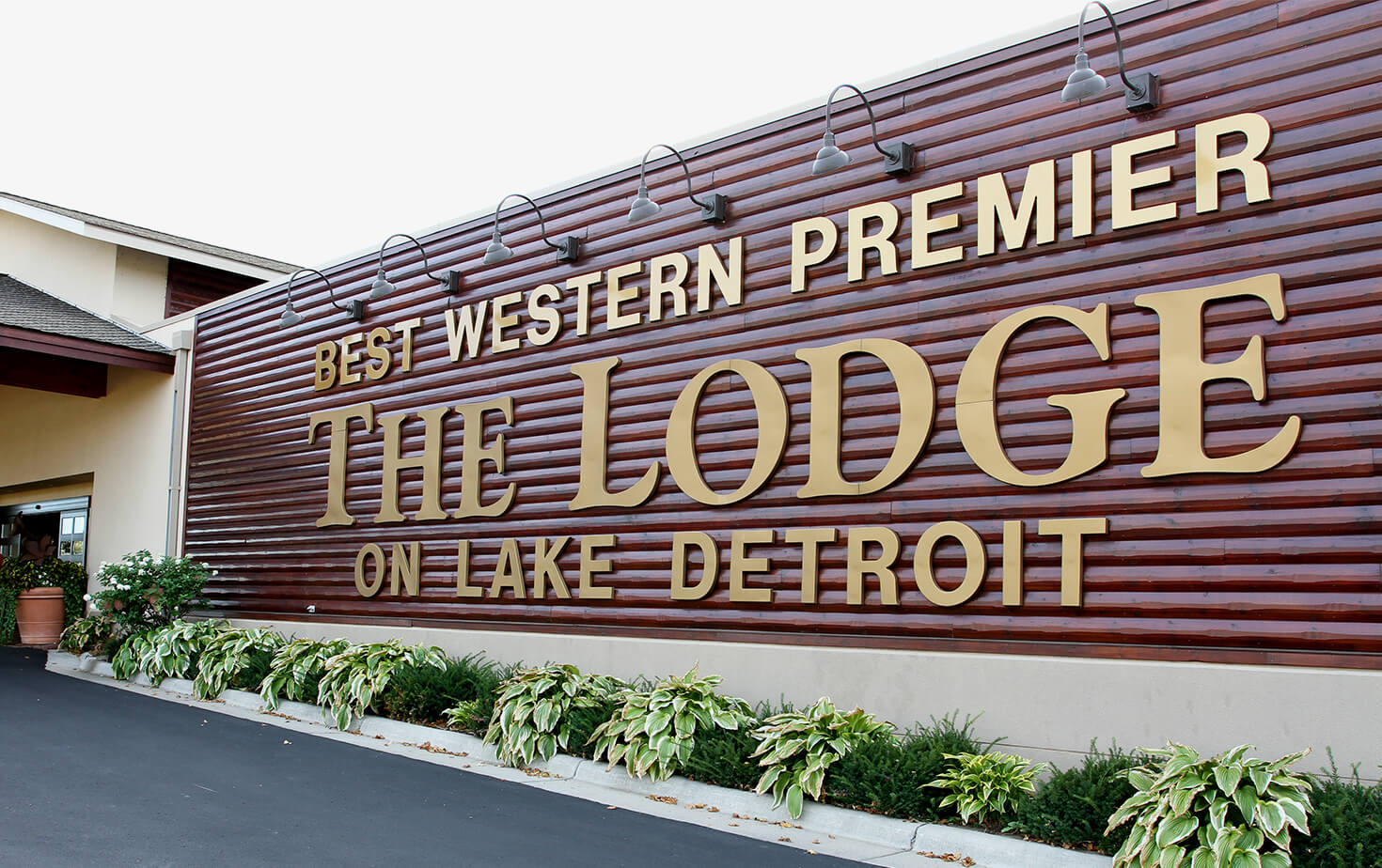 Best Western Premier The Lodge on Lake Detroit Large Building Letters on Side of Entrance