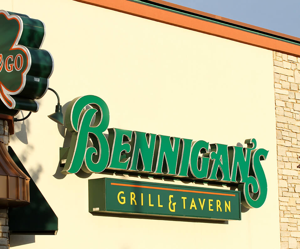 Bennigans Grill and Tavern Channel Letters and wall cabinet on restaurant entrance Alexandria MN
